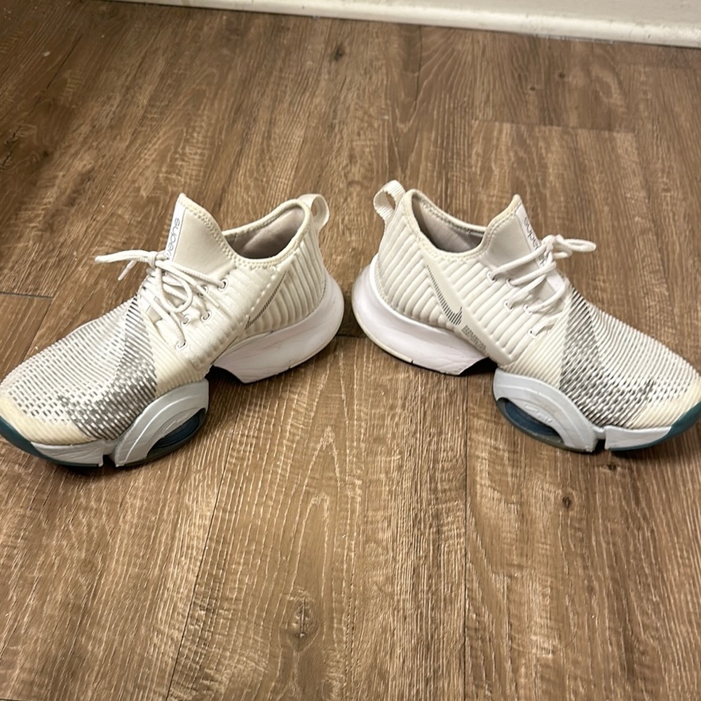 White Nike Air Zoom Superrep